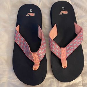 Vineyard Vines flip flops, never worn ladies size 9